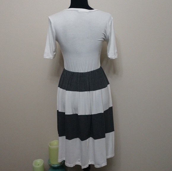 💥CLEARANCE Charcoal Stripe 3/4 Sleeve Midi Dress - Picture 5 of 8